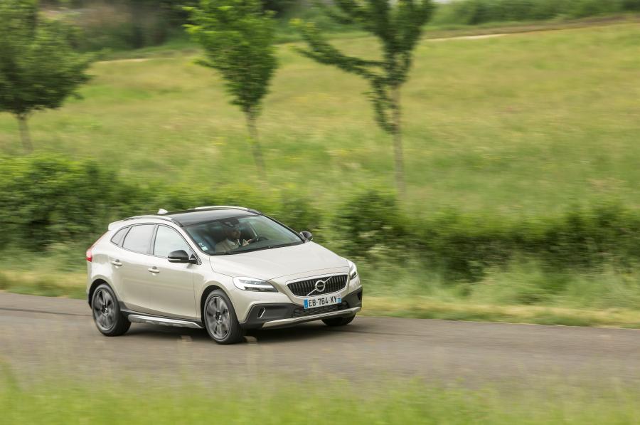  Volvo V40 D3 Cross Country 2016 года  (WW) (фото 23 из 33)